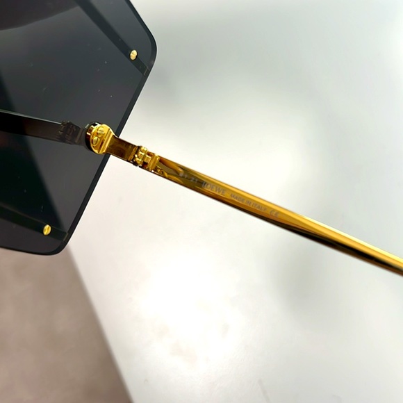 Loewe sunglasses NEW - Picture 3 of 3